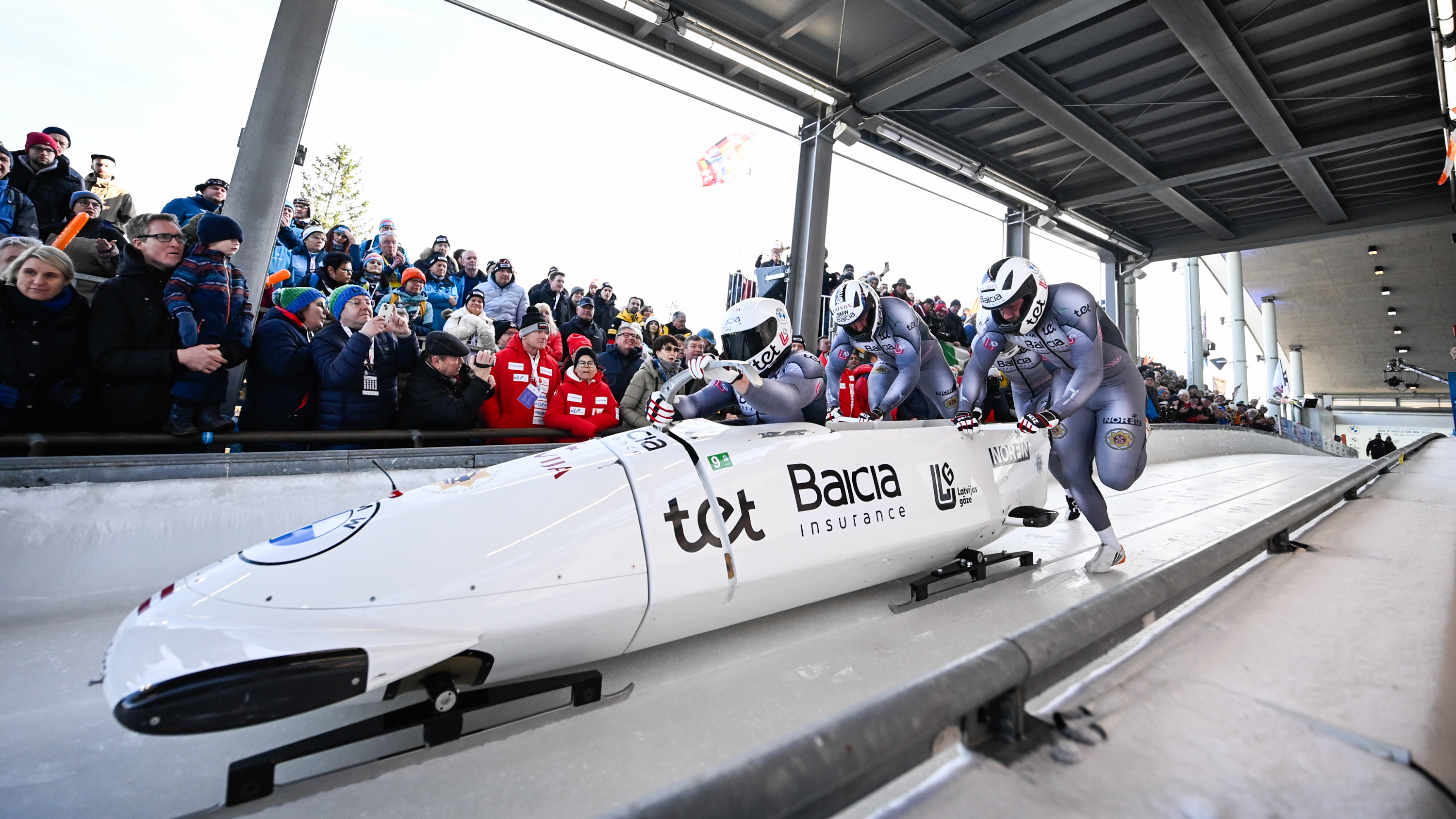 Latviešu bobslejisti gatavi sezonas noslēguma posmam Leikplesidā