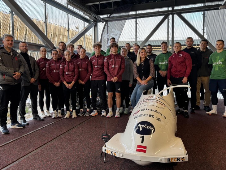 Bobslejisti un skeletonisti atklāj jauno starta estakādi