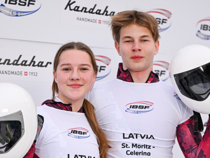 Pasaules junioru čempionātā jaukto pāru stafetē Latvijas skeletonisti izcīna 5.vietu